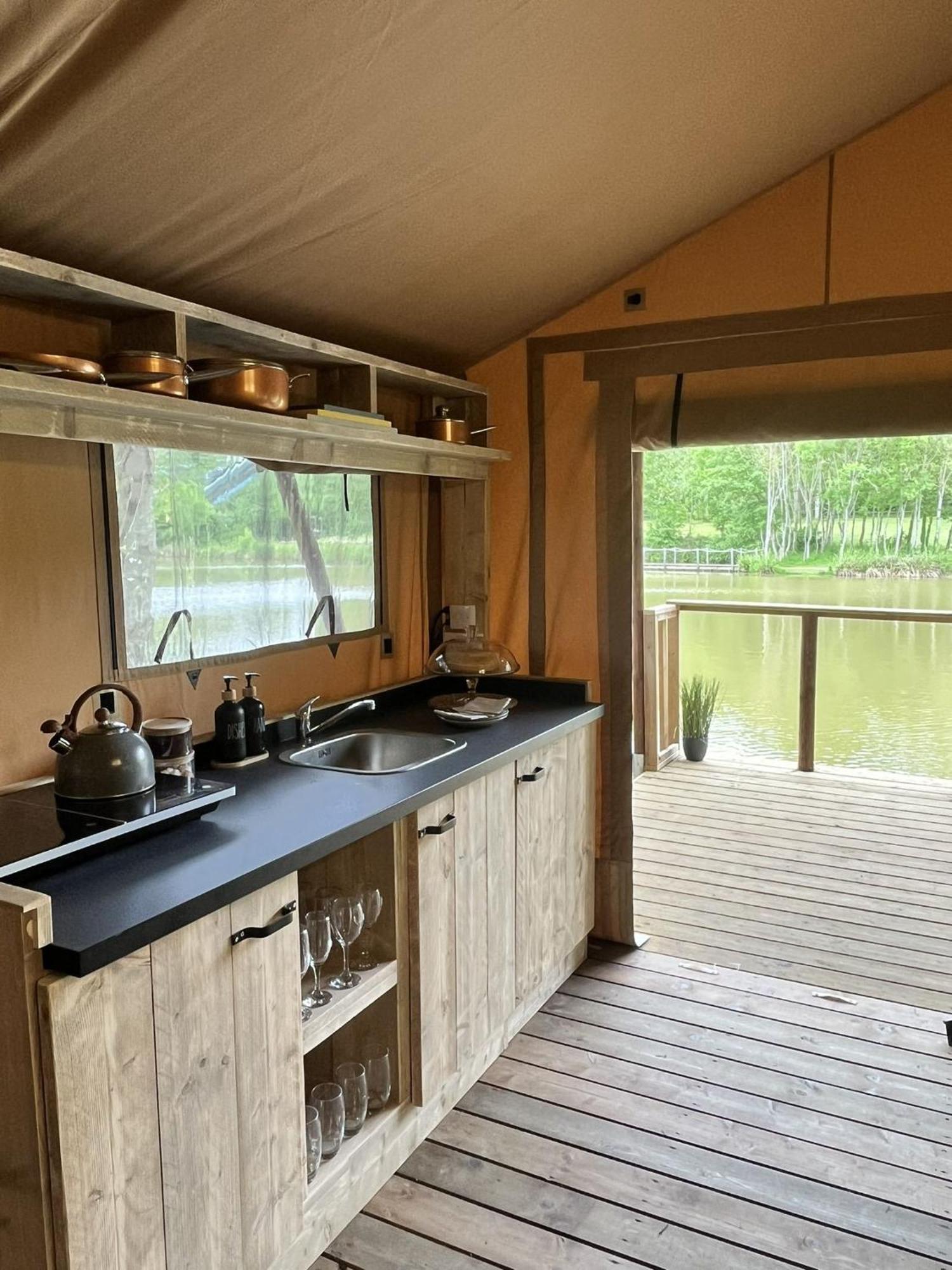Teal Safari Tent درويْتويتش المظهر الخارجي الصورة